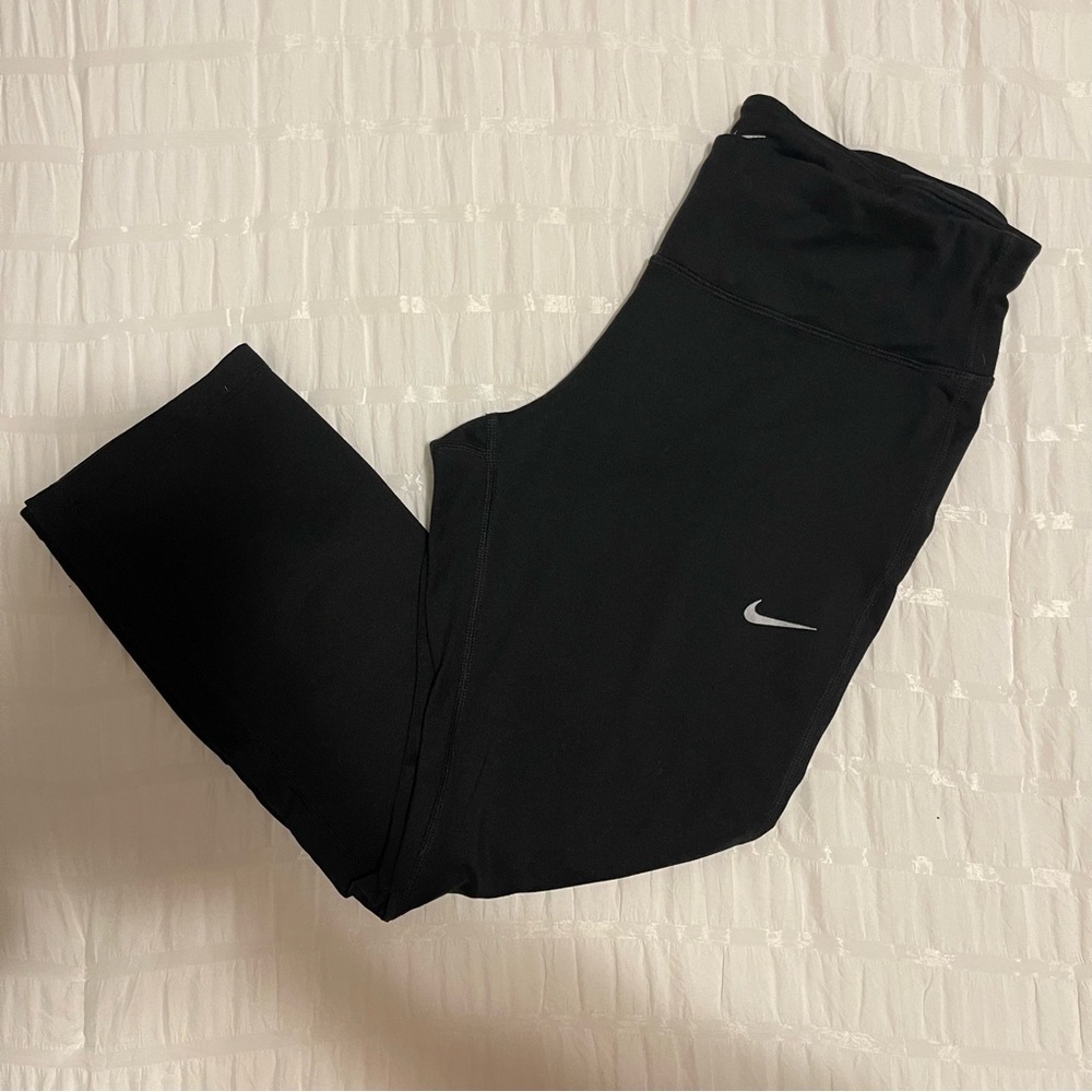 Nike Women's Black Cropped Leggings RN#56323 Medium